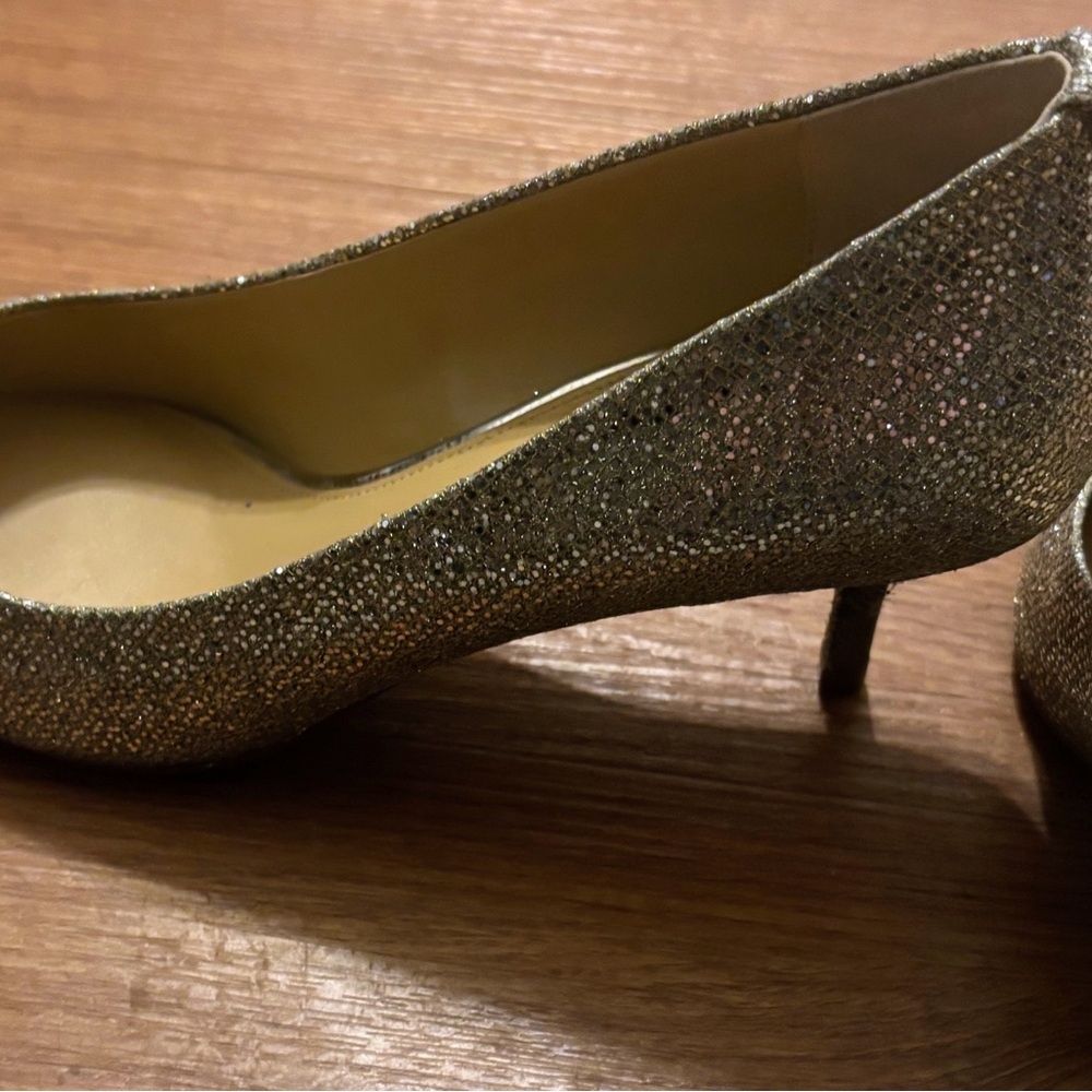 Michael By Michael Kors NWB Silver Glitter Kitten Pumps Size 7M - Picture 9 of 12